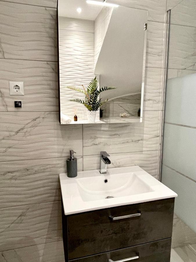 Emerald Luxury Apartments - Ath Airport Спата Экстерьер фото