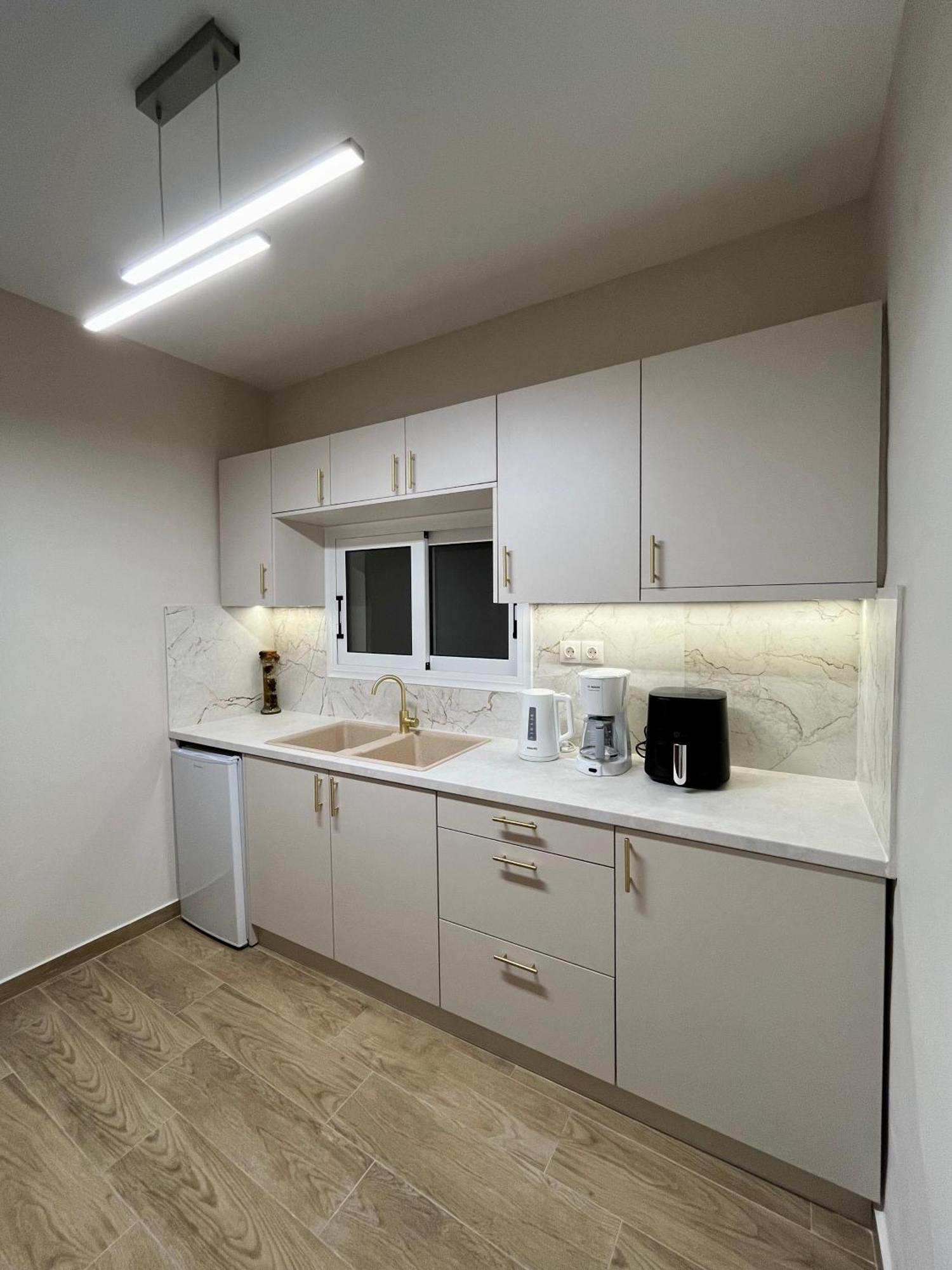 Emerald Luxury Apartments - Ath Airport Спата Экстерьер фото